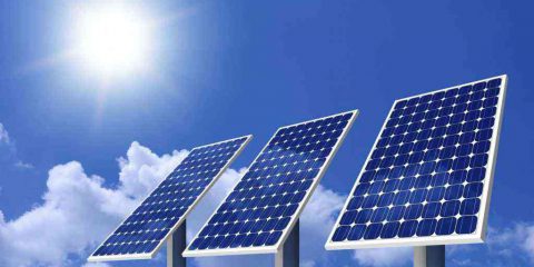 Reti elettriche sotto attacco? L’allarme dagli USA “Nei pannelli solari cinesi ci sono interruttori nascosti per generare blackout a comando”