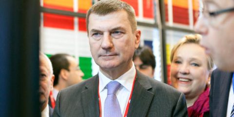 5G, Bruxelles frena: ‘Rischio frammentazione senza standard comuni’