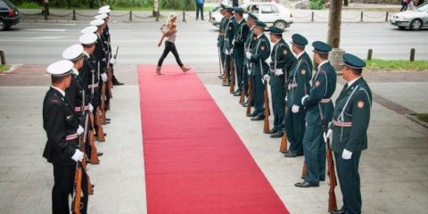 L’attimo fuggente. Ma come porti i capelli bella bionda…