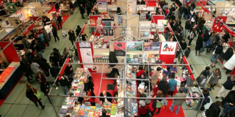 Editoria, la libreria tradizionale è viva ma il 30% dei lettori compra libri online