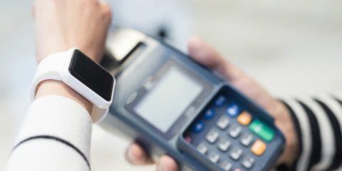 Smartphone e smartwatch, facile arrivare al nostro codice bancomat con il digital profiling