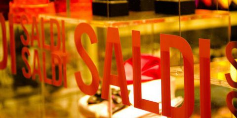 Saldi estivi, il vademecum Mailup per sfruttare il potenziale combinato di email ed sms