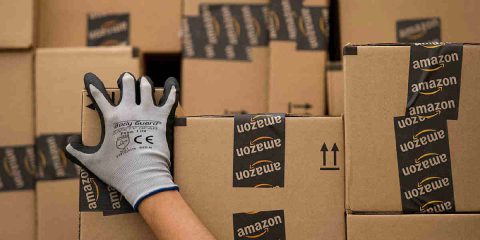 Amazon, Gdf sequestra 121 milioni. Ipotesi frode fiscale e sfruttamento manodopera
