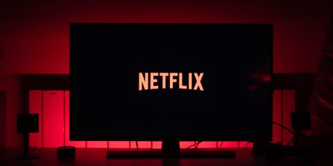 Netflix, utili e abbonati da record. Ma la concorrenza spaventa gli investitori