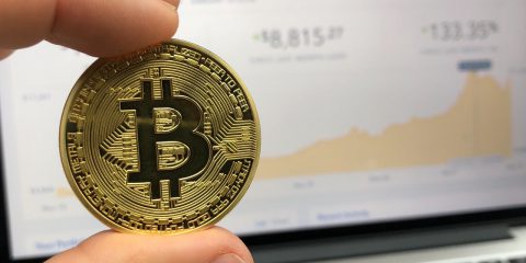 Bitcoin perde il 25% in una settimana. Norvegia e Svezia pronte al divieto di mining: troppa CO2