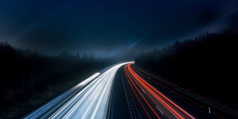 Commissione Ue lancia il Gigabit Infrastructure Act: fibra in tutti i nuovi edifici, addio al rame in due o tre anni