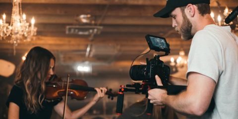 Audiovisivo. Crescono imprese (+3,44%) e occupazione (+7,44%) in Italia, ma cala il valore medio delle produzioni