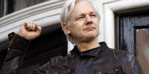 Julian Assange è libero, raggiunto un accordo con il governo americano
