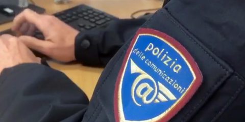 Privacy, Corte Ue: l’accesso al cellulare da parte della Polizia non soltanto per reati gravi. Ma serve autorizzazione