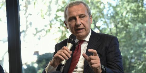 Open Fiber e il caso dei ‘lauti bonus’ ai manager. Gestione opaca e senza controlli?