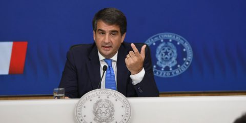 Italia 1 Giga, corsa contro il tempo per salvare i fondi del PNRR. ‘Soluzione Fitto’?