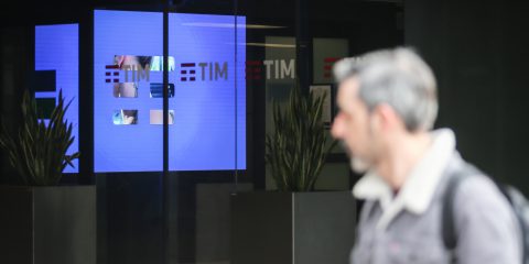 TIM, l’ipotesi spezzatino scuote il mercato. Ma che dice il Governo?