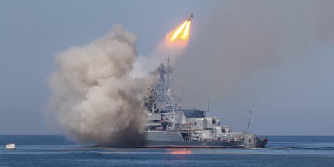Democrazia Futura. Un clima di guerra sull’uscio di casa