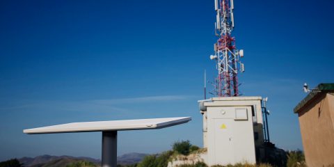 Amazon ottiene la licenza satellitare in UK, mentre Ofcom assegna nuove frequenze senza gara