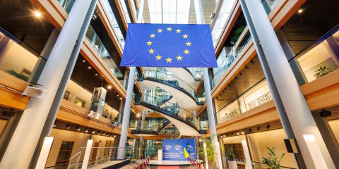 La Giornata Parlamentare. PNRR, Parlamento UE chiede proroga di 18 mesi. Scintille in maggioranza sul terzo mandato