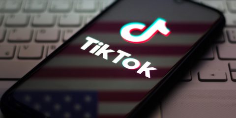 Albania blocca TikTok per un anno: sicurezza dei minori o censura digitale?
