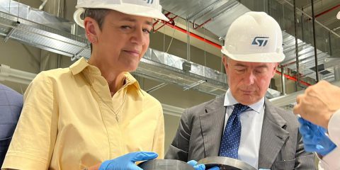 EU Chips Act, l’Italia sosterrà la STMicroelectronics di Catania con due miliardi di euro. La visita di Vestager