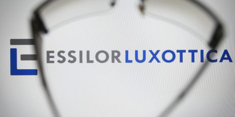 Google è in trattative con EssilorLuxottica per proporre l’integrazione del suo assistente AI Gemini