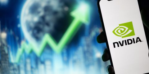 DeepSeek, NVIDIA ha perso in 24 ore quasi 600 miliardi di dollari. A livello globale bruciati 1,5 trilioni