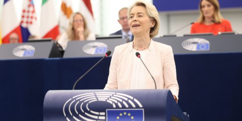 La Commissione Ue lancia consultazione per rivedere le regole su merger e concentrazioni