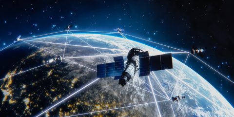 1.000 satelliti per la difesa (e armati), prende vita lo scudo spaziale di Trump. SpaceX in prima fila