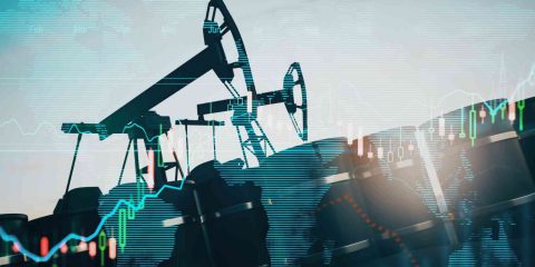 Prezzi del petrolio giù mentre Washington prende tempo sulla crisi Iran-Israele