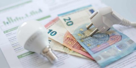 Energia, ARERA annuncia tagli in bolletta: ecco chi risparmierà dal 2° trimestre 2025