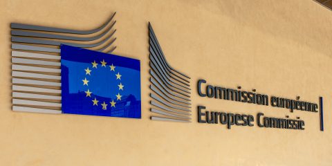 Scorporo rete Tim, Ue apre indagine su informazioni ‘errate o fuorvianti’ da Kkr. Rischio sanzione