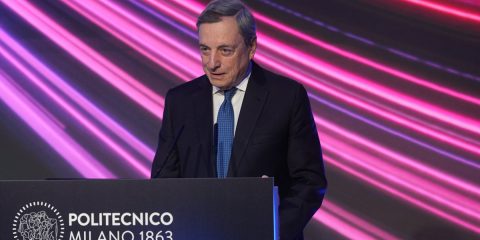Draghi: “UE a rischio stagnazione se non corre sull’AI”